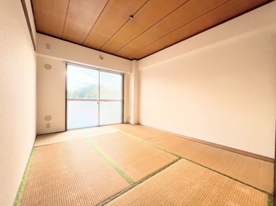 【和室】 | 藤和中山コープ | ◆子どものスタディ空間として、あるいは書斎やホビールームとして生活スタイルに合わせて使えるプライベートルーム。居心地のいい落ち着いたインテリアが似合います。