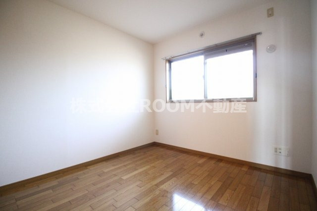 エスポワールはるかの寝室|広くて明るい寝室