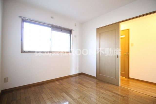 エスポワールはるかの寝室|広くて明るい寝室