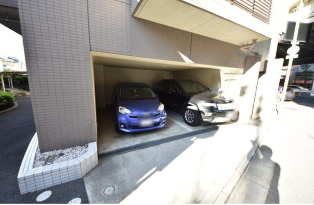 レジディア池尻大橋の駐車場