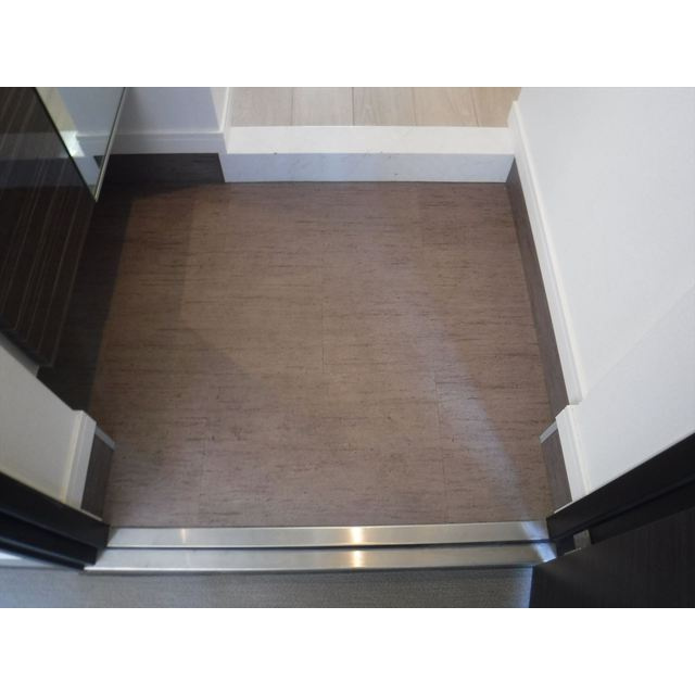 ルクレ西新宿の玄関