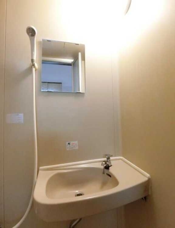パインハイツ　南西角部屋　礼金０　バストイレ別の洗面所