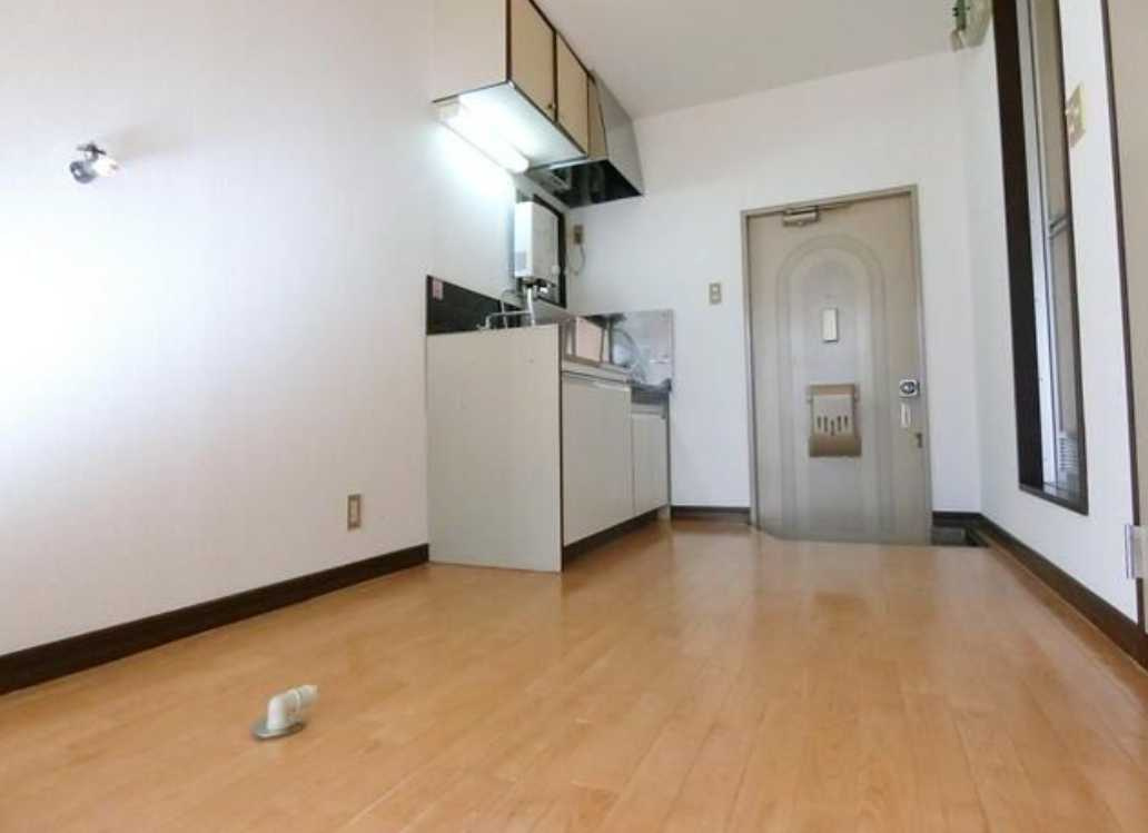 パインハイツ　南西角部屋　礼金０　バストイレ別の内装