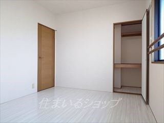 広島市安佐北区亀山１丁目のアパートの寝室