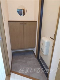 広島市安佐北区亀山１丁目のアパートの玄関