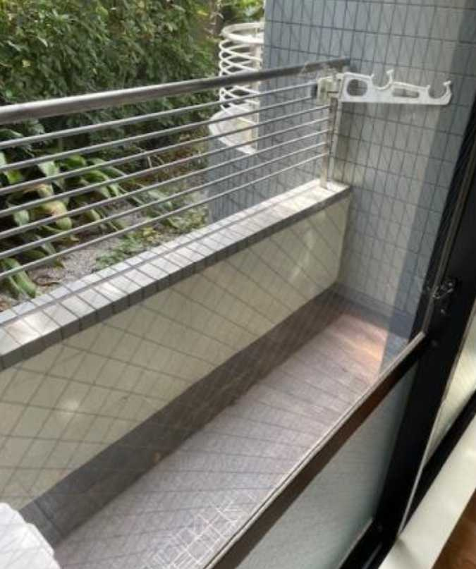 パークサイドフラット三茶　陽当たり良好　室内洗濯機置場　宅配ボックスのバルコニー