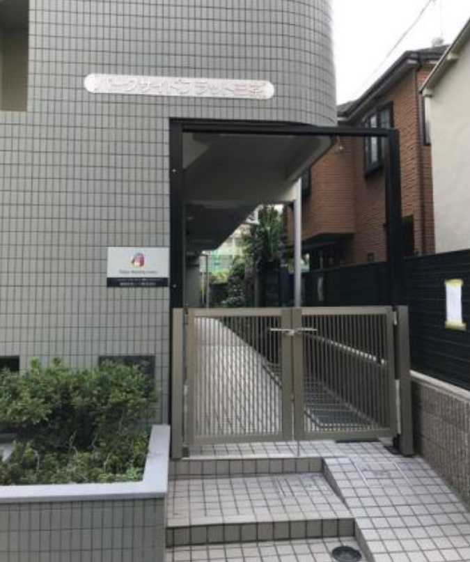 パークサイドフラット三茶　陽当たり良好　室内洗濯機置場　宅配ボックスのエントランス