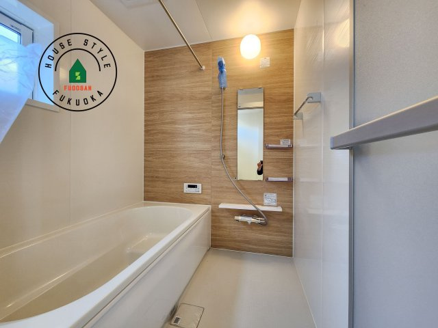 福岡市城南区東油山2丁目第1-2棟（1号棟）の浴室|1日の疲れを癒してくれる広々バスルーム。雨の日のお洗濯にも大活躍な浴室乾燥機付です！