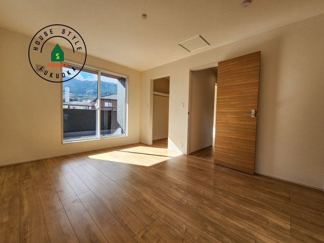 福岡市城南区東油山2丁目第1-2棟（1号棟）の寝室|主寝室には収納力に優れたクローゼットがありますので、お部屋もすっきり片付きます。