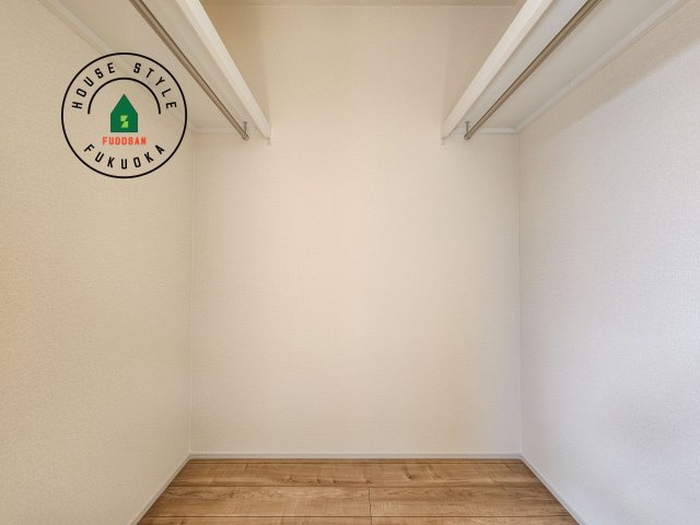 福岡市城南区東油山2丁目第1-2棟（1号棟）の収納|洋服や大きな荷物が多い方や人数の多いご家族などは、一般的なクローゼットよりもウォークインクローゼットのほうが使い勝手が良いです。