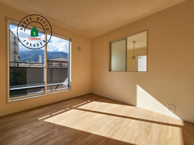 福岡市城南区東油山2丁目第1-2棟（1号棟）の子供部屋|穏やかな光が差し込む室内には、穏やかな時間が流れます。