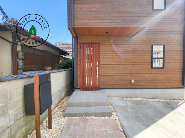 福岡市城南区東油山2丁目第1-2棟（1号棟）の玄関|おでかけの時も帰った時も、「我が家」を最初に感じでもらえる素敵な空間に。