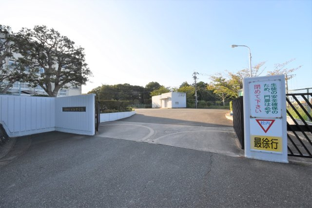 福岡市城南区東油山2丁目第1-2棟（1号棟）の周辺|片江中学校