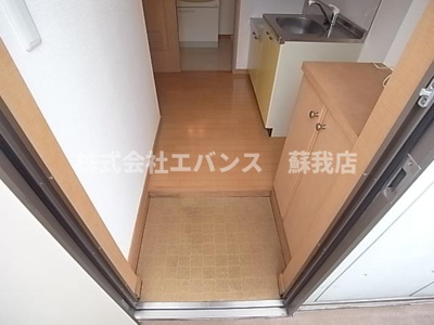 【玄関】 | レジデンス・テラ | 収納もある玄関です