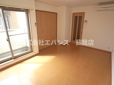 【洋室】 | レジデンス・テラ | 明るい洋室です