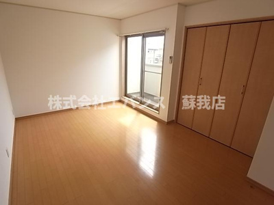 【居間・リビング】 | レジデンス・テラ | こちらの居間で趣味の時間をお楽しみください