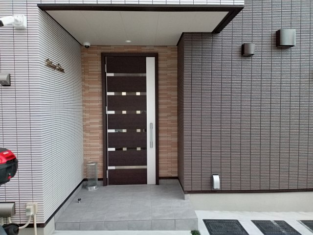 府中市小柳町１丁目の賃貸マンションのエントランス