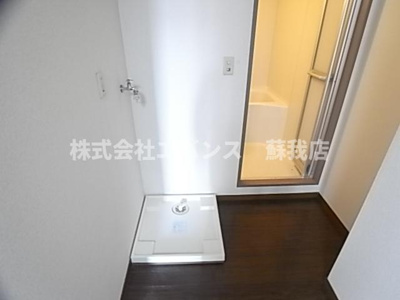 【洗面所】 | ラインビル港町 | 脱衣スペースもあります