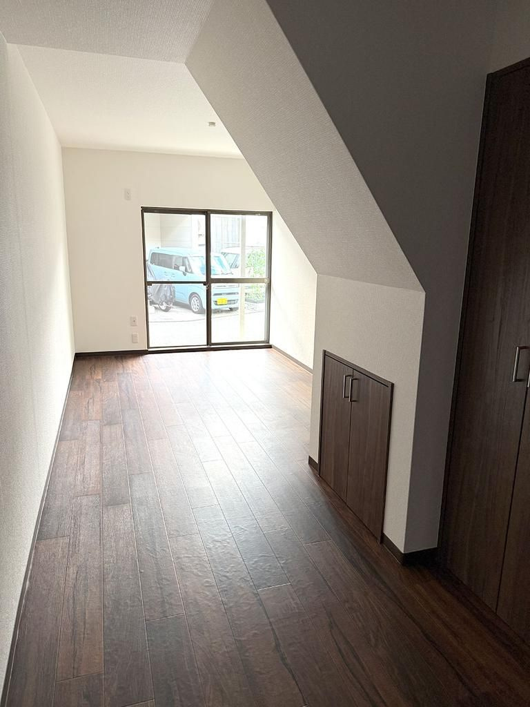 常称寺町リノベ戸建ての居間・リビング