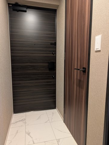 レーベン福岡天神ONE TOWERの玄関