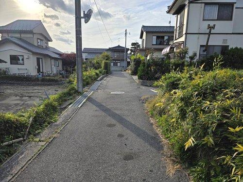 東区松崎2丁目の前面道路含む現地写真