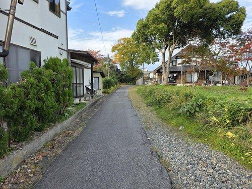 東区松崎2丁目の前面道路含む現地写真