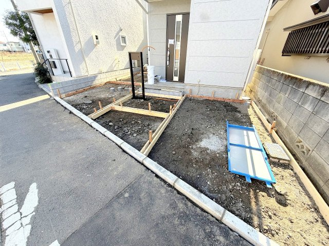 昭島市中神町2丁目  新築戸建の駐車場