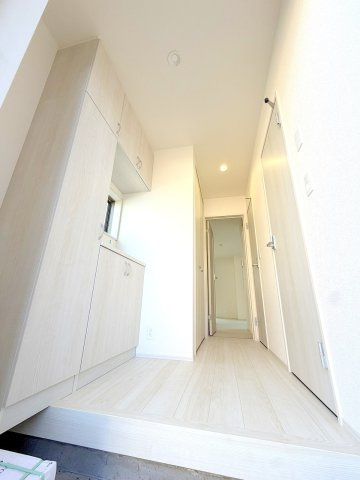 昭島市中神町2丁目  新築戸建の玄関