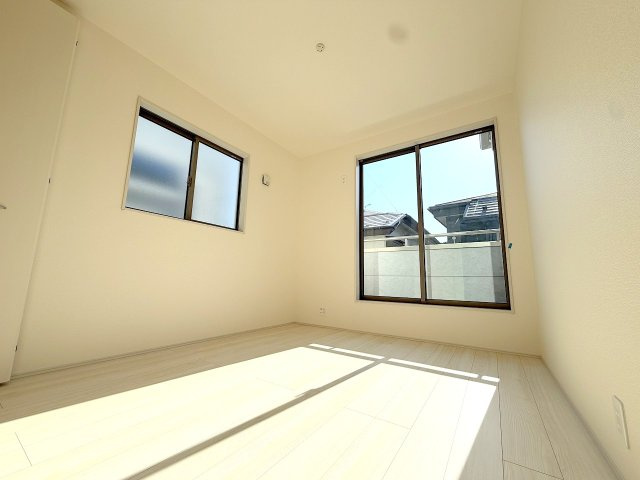 昭島市中神町2丁目  新築戸建の洋室