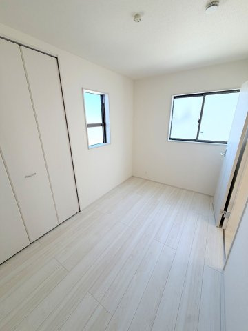 昭島市中神町2丁目  新築戸建の洋室