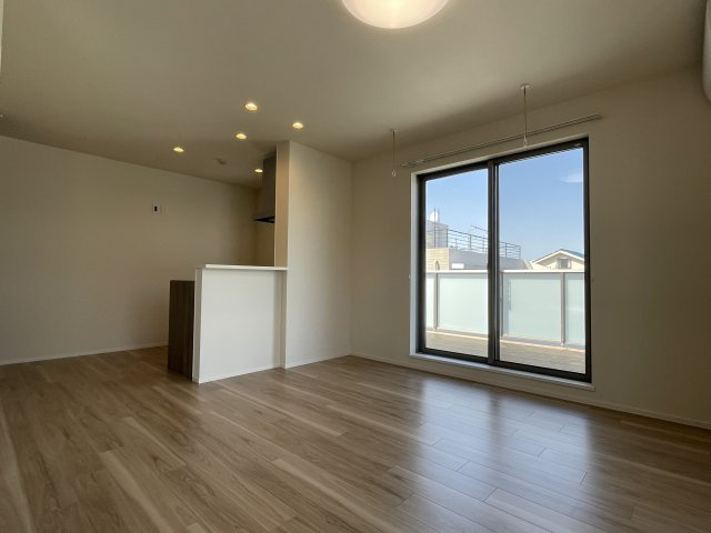 ヘーベルメゾン阿佐ヶ谷の居間・リビング|★リビングからキッチン★