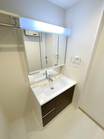 ヘーベルメゾン阿佐ヶ谷の洗面所|★3面鏡付シャンプードレッサー★