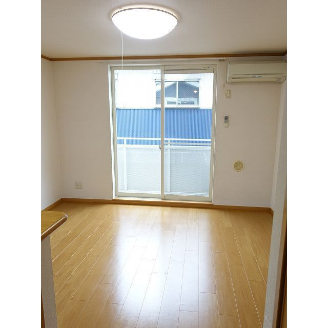 レフィナード　フロール　エフの居間・リビング