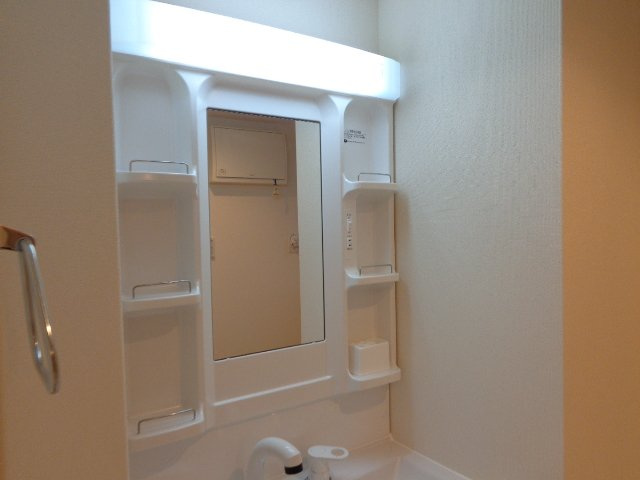 ヒューマックス中冨居の洗面所|ミラーキャビネット