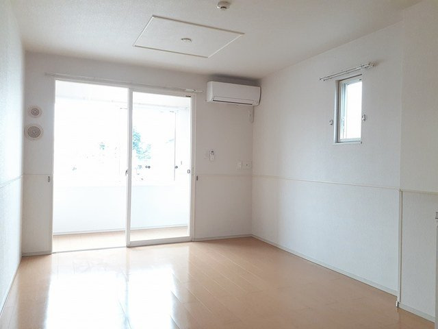 サラールⅢの居間・リビング|ゆったり過ごせるリビングです