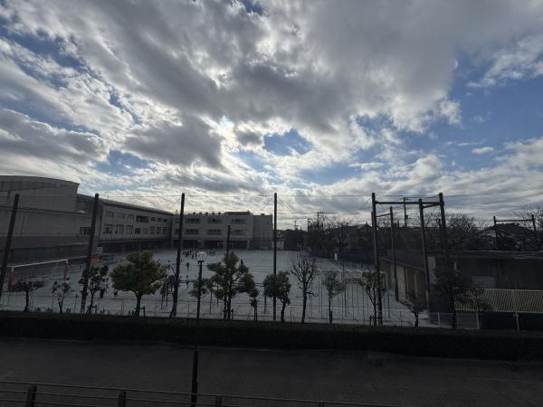 【その他】 | セボンヴェルディア二子玉川 | ２階バルコニーからの眺望です！
目の前は小学校の校庭の為、お子様が元気に遊ぶ姿を見守ることが出来ます♪
