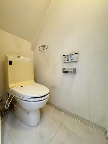 【トイレ】 | セボンヴェルディア二子玉川 | 落ち着いた色合いのトイレは、保温・洗浄機能付きです。
