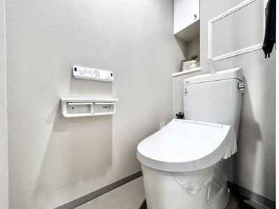 【トイレ】 | ローレルコート泉ヶ丘 | 節水型でエコなトイレには、今では当たり前のウォシュレット付き。便座を温める機能もついていて、居心地良くてトイレから出られなくなるかも！