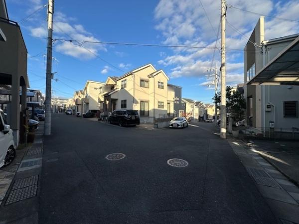 【前面道路含む現地写真】