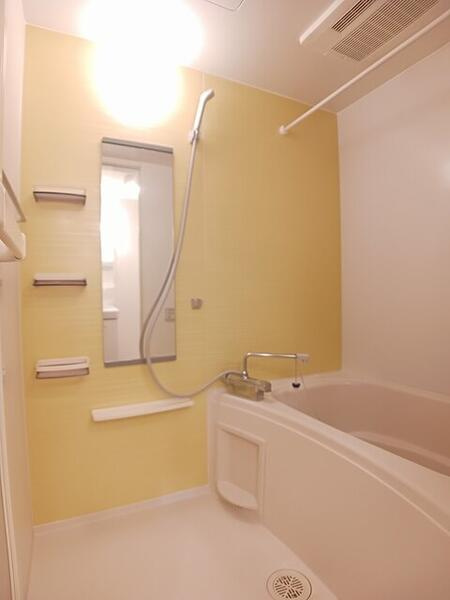 ソラーナ宍道Ａの浴室