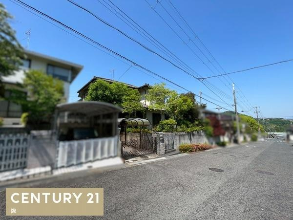 橋本市三石台2丁目　中古戸建の前面道路含む現地写真