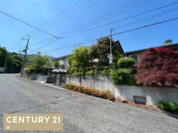 橋本市三石台2丁目　中古戸建の前面道路含む現地写真