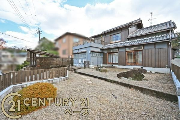 香芝市穴虫の中古一戸建の庭|■現地撮影写真■広くて開放的なお庭でゆったりプライベートな時間を満喫！