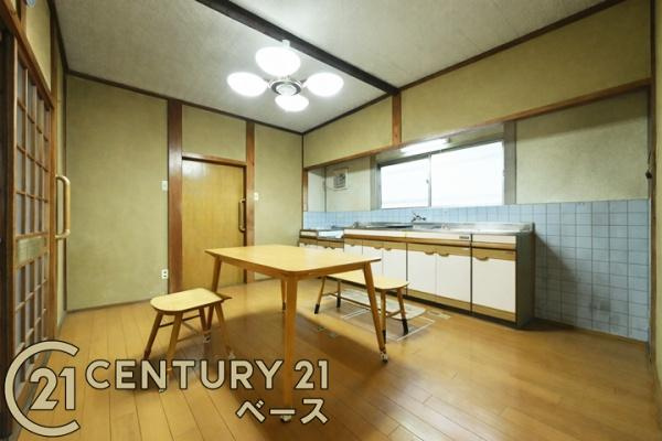 香芝市穴虫の中古一戸建の居間・リビング
