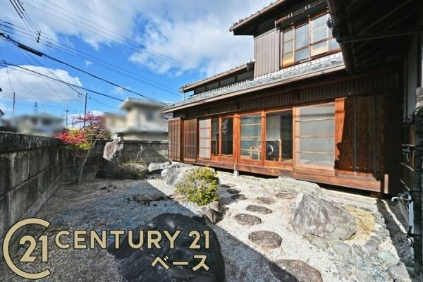 香芝市穴虫の中古一戸建の庭|■現地撮影写真■趣のあるお家です！