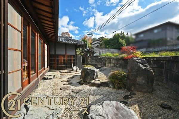 香芝市穴虫の中古一戸建の庭|■現地撮影写真■陽当たり良好の南庭があります！