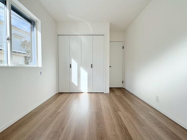 茅ヶ崎市東海岸南４丁目の新築一戸建の洋室|洋室5.3帖！窓があり風通しが良いです。