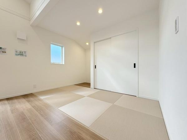 茅ヶ崎市東海岸南４丁目の新築一戸建の和室|リビングに繋がってる畳コーナーです！