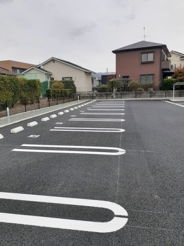 シャルマンビップⅡの駐車場