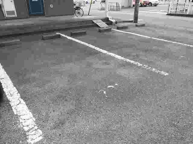 ロマニーカルベＤの駐車場